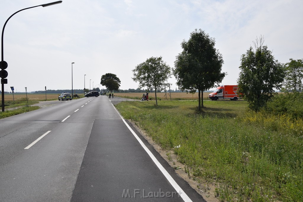 Schwerer Krad Pkw Unfall Koeln Porz Libur Liburer Landstr (Krad Fahrer nach Tagen verstorben) P074.JPG - Miklos Laubert